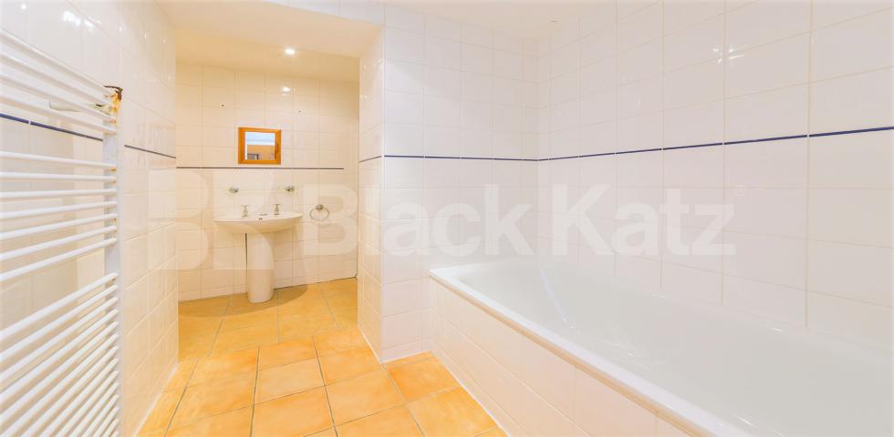 			1 Bedroom, 1 bath, 1 reception Flat			 Brook Road, HAMMERSMITH